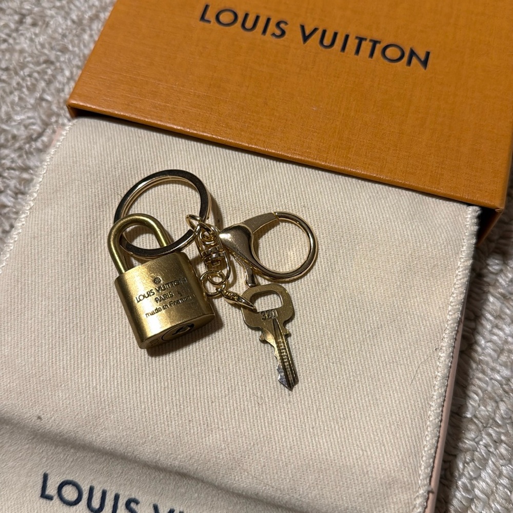Louis Vuitton Lock and Key #320 Holder - Picture 2 of 6